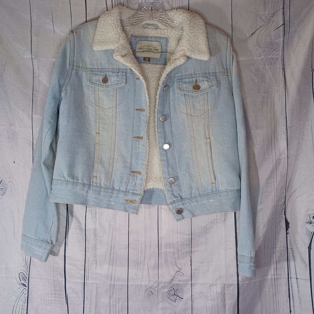 Ashley Vintage Charm Lightwash Distressed Denim Trucker Jacket Sherpa Lined - Picture 1 of 13